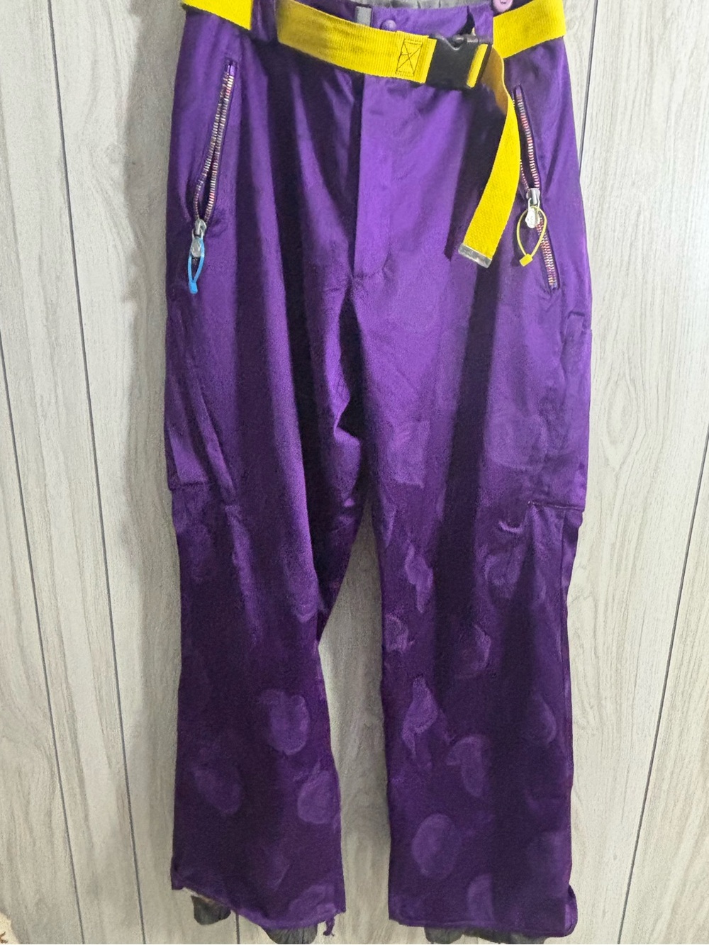 Burton x Kidrobot GoreTex
Purple Robot Head Jacquard snow pants WOMENS LARGE